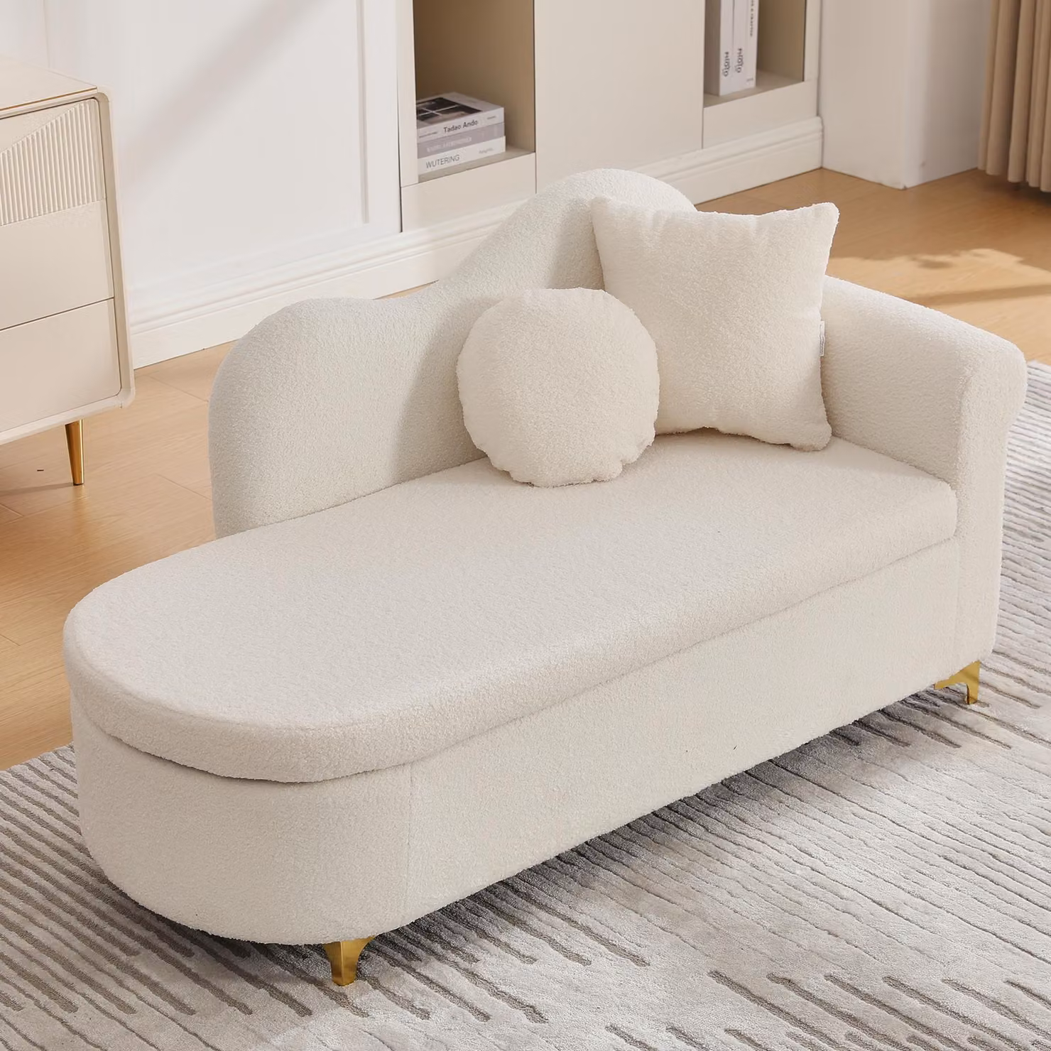 Merax: chaise longue con vano portaoggetti e struttura in legno massello, poltrona reclinabile trasformabile in letto con rivestimento in peluche, lettino relax con schienale ondulato e 2 cuscini, bianco