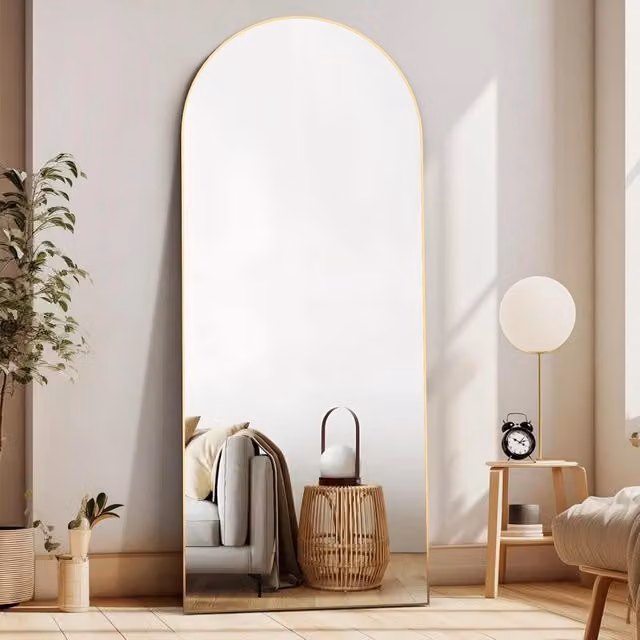 Specchio a figura intera CASSILANDO con cornice in alluminio dorato e design curvo, H 165 cm x L 60 cm