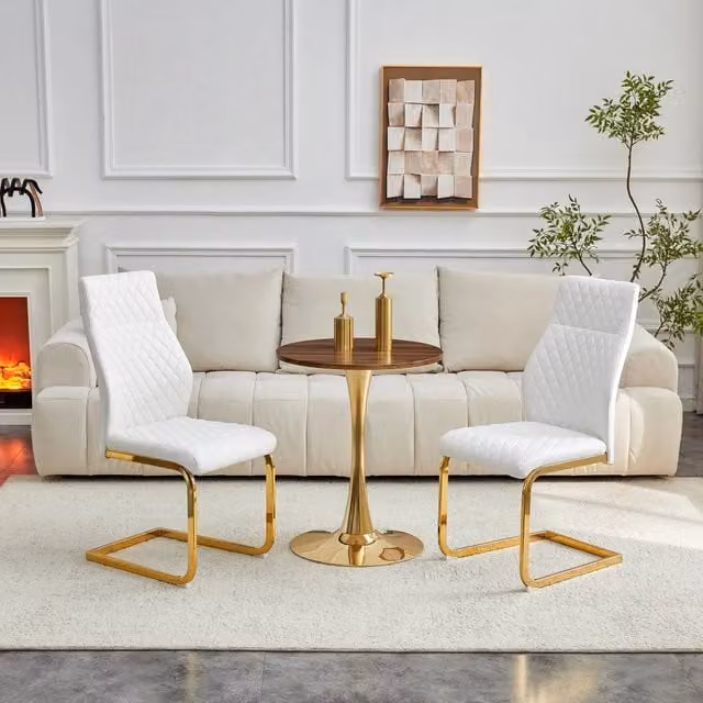Set tavolo e sedie: tavolo rotondo 60 cm in MDF effetto noce con base dorata, 2 sedie da pranzo bianche con motivo a rombi e struttura in metallo dorato