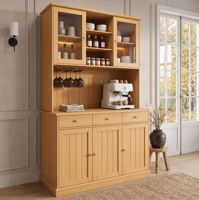Credenza alta 120x40x191 cm con portabicchieri e prese integrate; truciolare; naturale