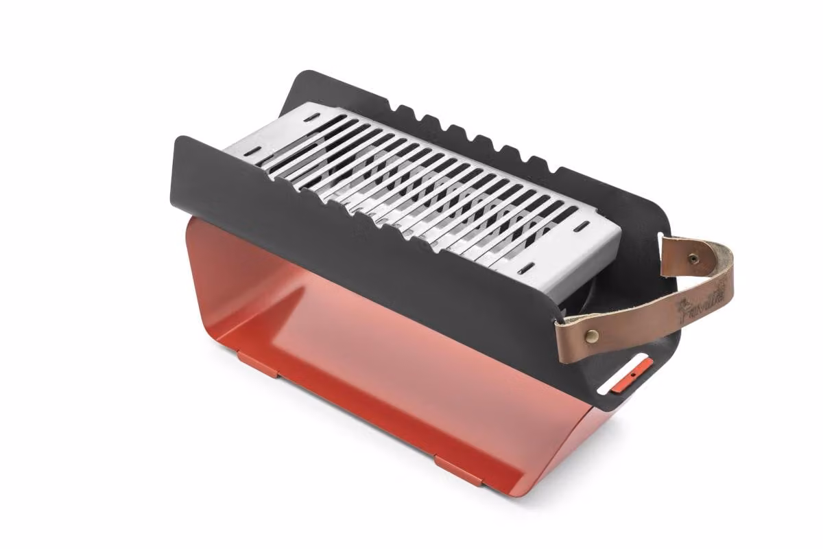 La griglia a carbonella mobile Favilla FUMO - Griglia compatta 2 in 1 con griglia in acciaio inox e supporto per spiedini - Borsa da trasporto inclusa per campeggio, balcone e picnic
