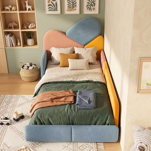 Letto imbottito per bambini 90x200 cm, letto singolo multicolore con protezione laterale rialzata, letto a terra morbido con testiera imbottita