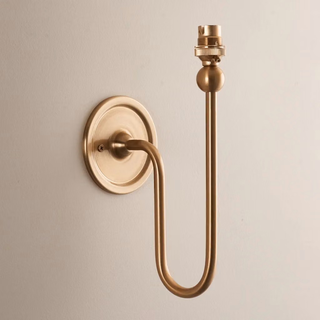 Applique Santiago Endon in ottone anticato con paralume in tessuto, ideale per camera da letto o soggiorno, attacco B22 – 2