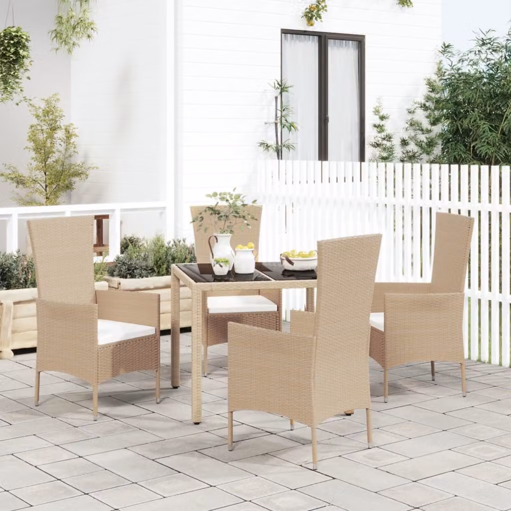 Set da pranzo da giardino vidaXL in polyrattan e legno di acacia con tavolo in vetro e 5 sedie con cuscini beige e bianchi
