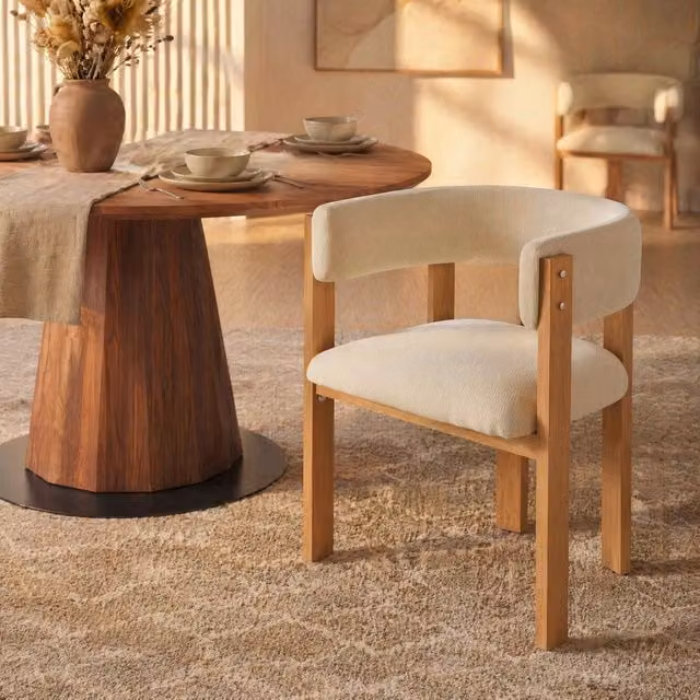 Set di 4 sedie da pranzo con schienale ergonomico, seduta imbottita e gambe effetto legno in flanella beige