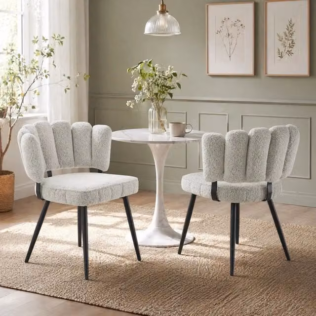 Set di 2 sedie da pranzo MIVRAY con schienale a ventaglio in tessuto bouclé grigio chiaro e gambe in metallo nero con seduta imbottita – 1