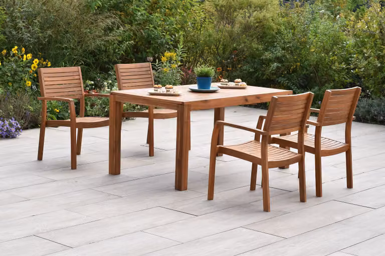 Set di mobili da giardino Merxx Batavia, 5 pezzi, 4 poltrone impilabili, tavolo allungabile 150 (200) x 90 cm - Acacia