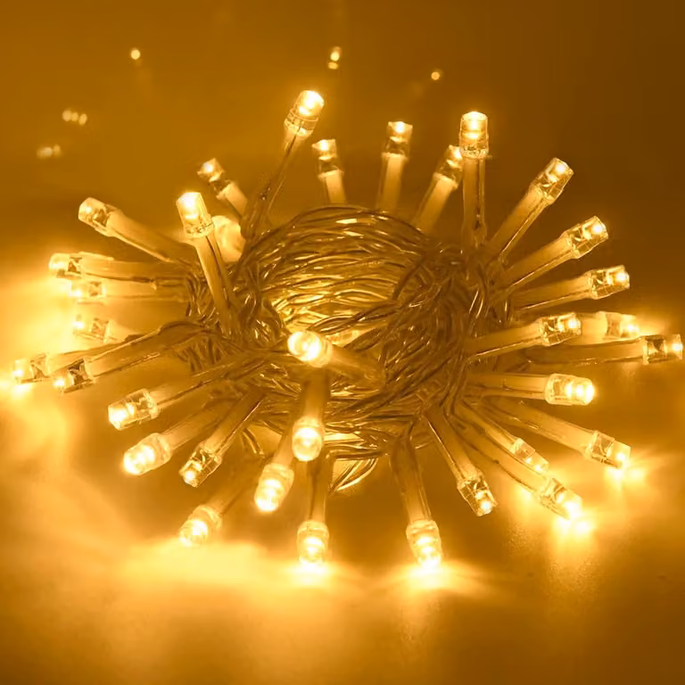 Catena luminosa a LED, 5 metri, 50 LED, con timer, alimentata a batteria, luce bianco caldo