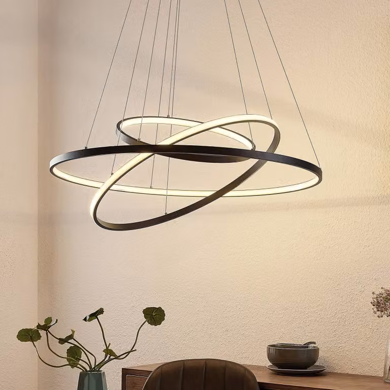 Lucande lampada LED a sospensione Ezana, nera, metallo, Ø 80 cm Ezana Lucande, dimmerabile, Nero, Soggiorno / Sala da pranzo, Metallo, Moderno