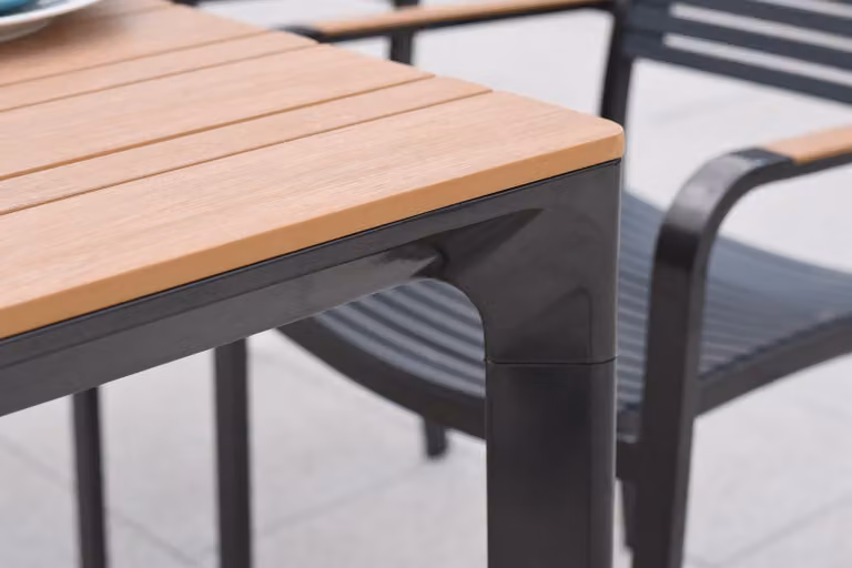 Tavolo da giardino Merxx 156 x 90 cm – Struttura in acciaio con piano in plastica effetto legno