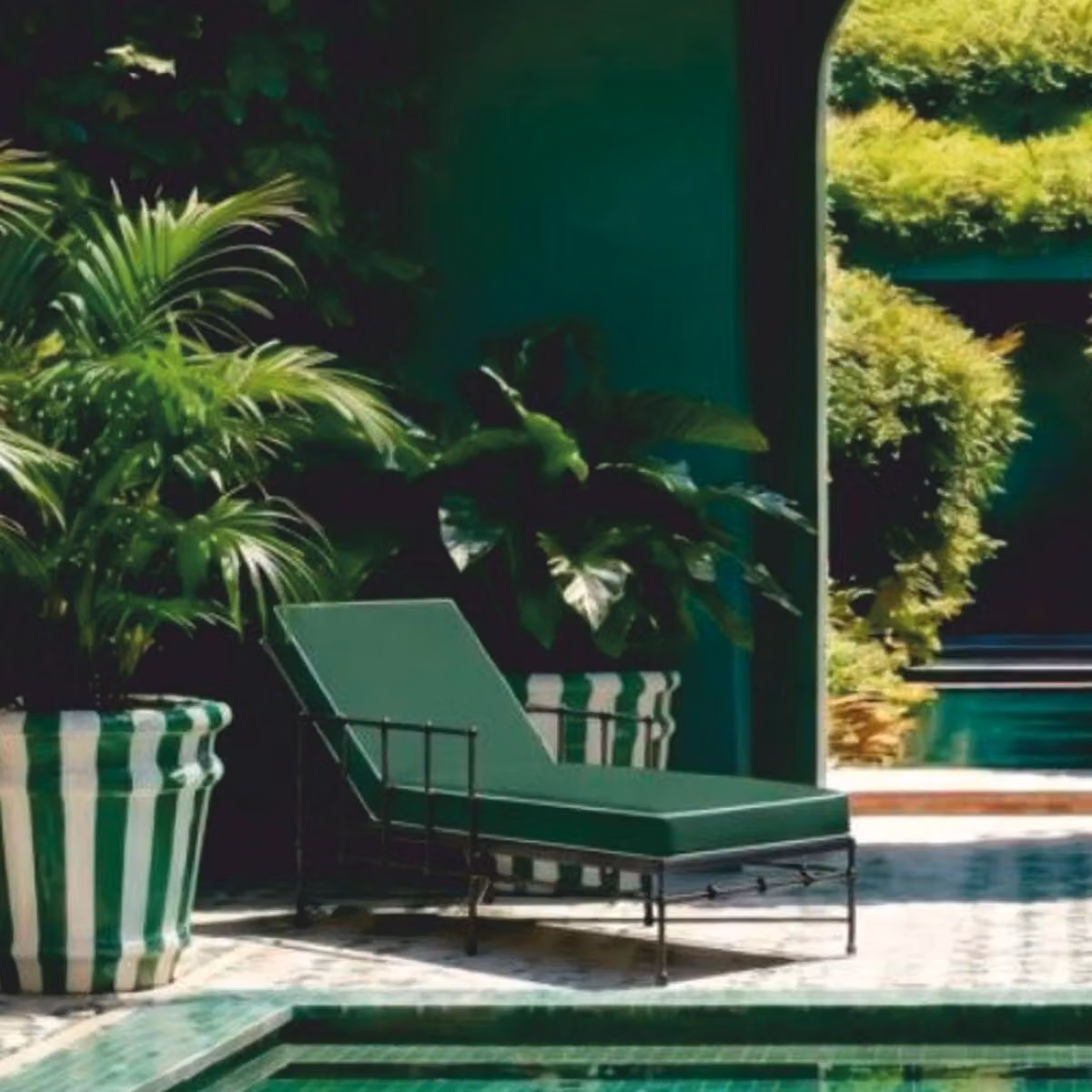 Casa Padrino: lettino da giardino con braccioli, nero/verde, 198 cm - Arredamento per hotel e giardini