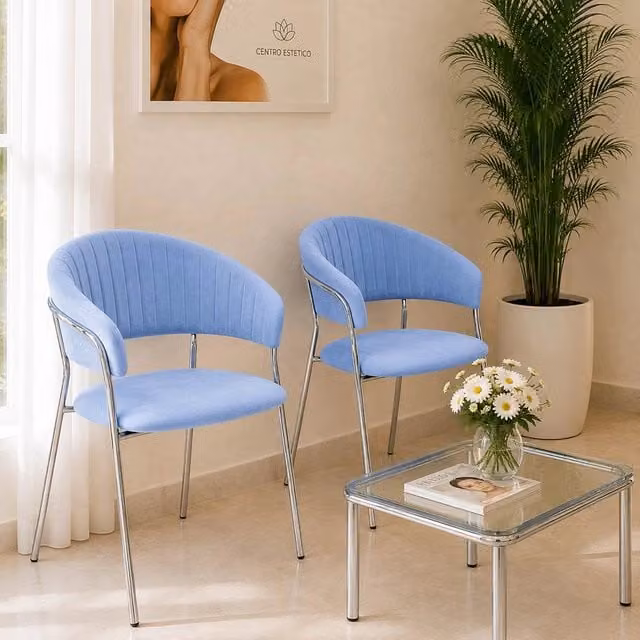 Set da 2 sedie da pranzo Aurelia in velluto celeste con gambe in metallo cromato lucido