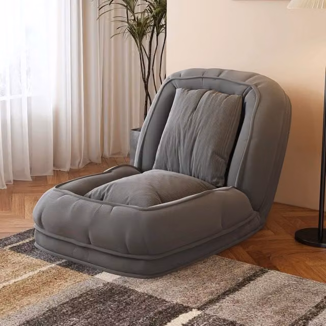Divano letto click clack Mivray moderno con struttura in metallo e rivestimento in tessuto a coste grigio con poggiatesta regolabile