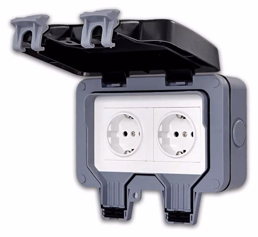 Presa esterna Schuko, grado di protezione IP66, resistente agli agenti atmosferici, con coperchio a battente, doppia, per l'uso in giardino