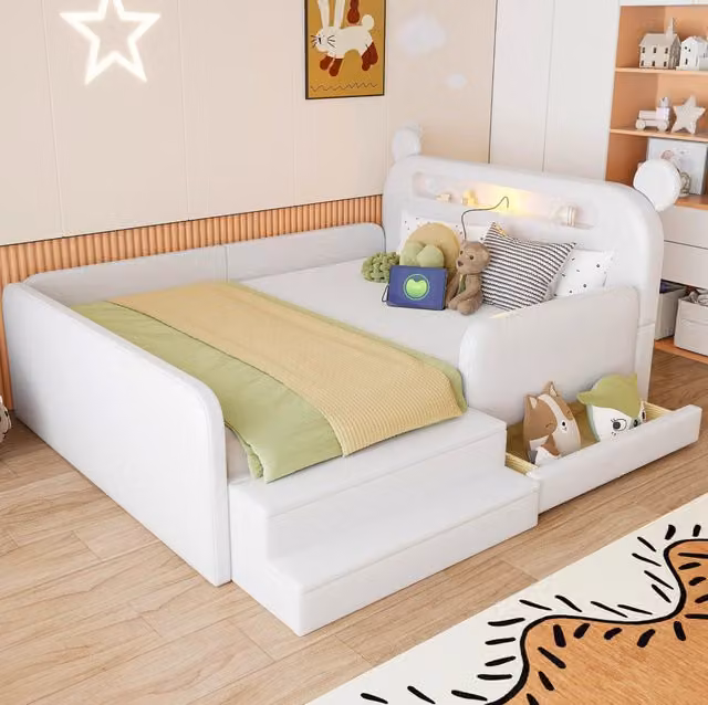 Letto imbottito per bambini 140x200 cm con testiera a forma di orso, luce notturna integrata, porta USB, spazio contenitivo e seduta a gradini, color bianco