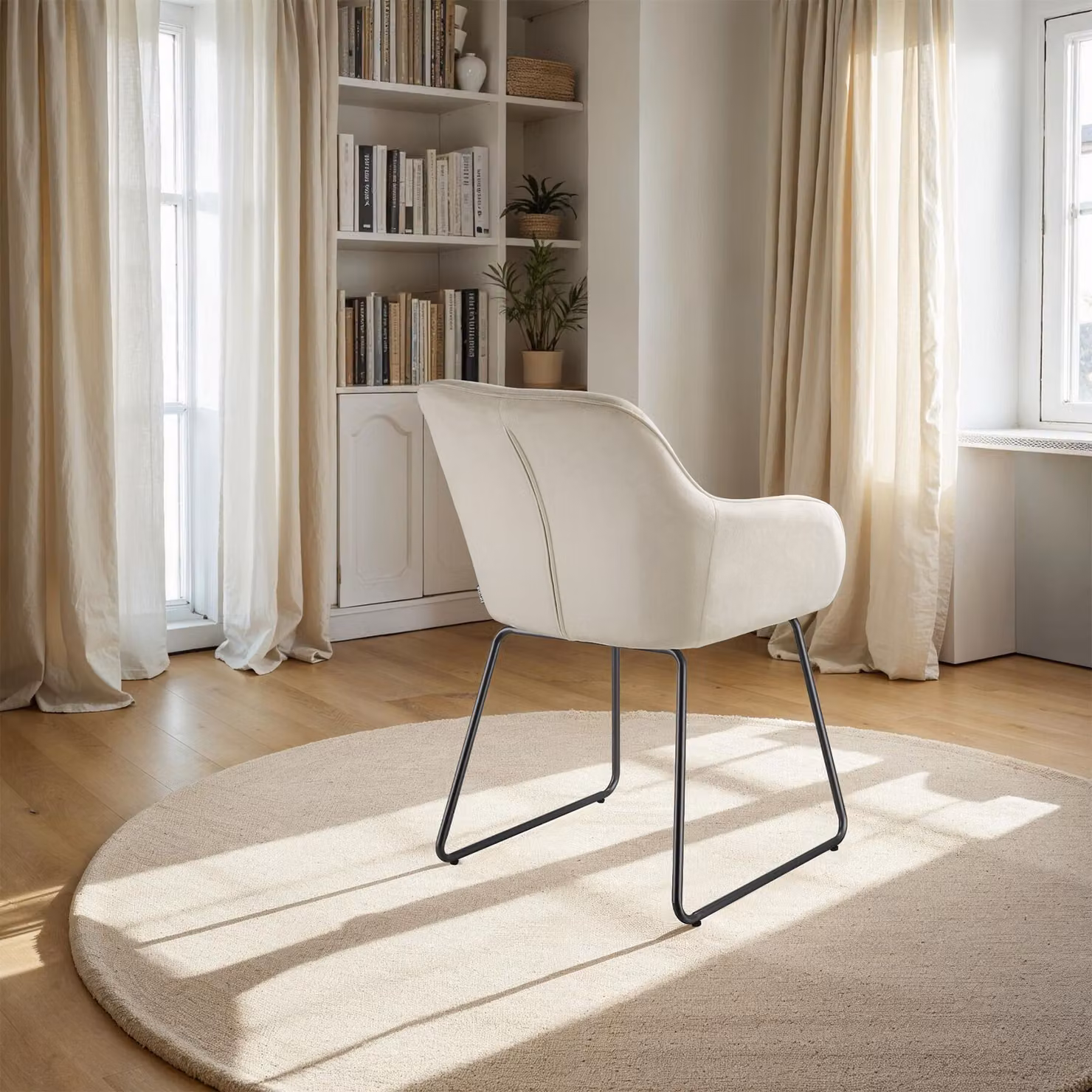 Sedia da pranzo Jeane TecTake in velluto beige e nero con struttura a slitta e braccioli – 2