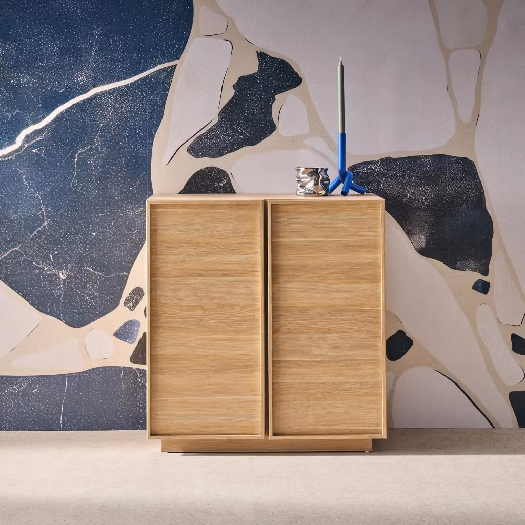 Credenza Sweeek in stile minimalista con effetto legno noce, colore marrone, ideale per soggiorno o sala da pranzo – 2