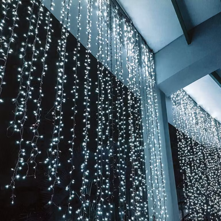 Illuminazione natalizia ACA, catena luminosa da 240 LED, 20 fili da 12 LED ciascuno, bianco freddo, alimentatore incluso, espandibile fino a un massimo di 2 set, grado di protezione IP44, cavo trasparente da 200 x 100 cm, X08240221