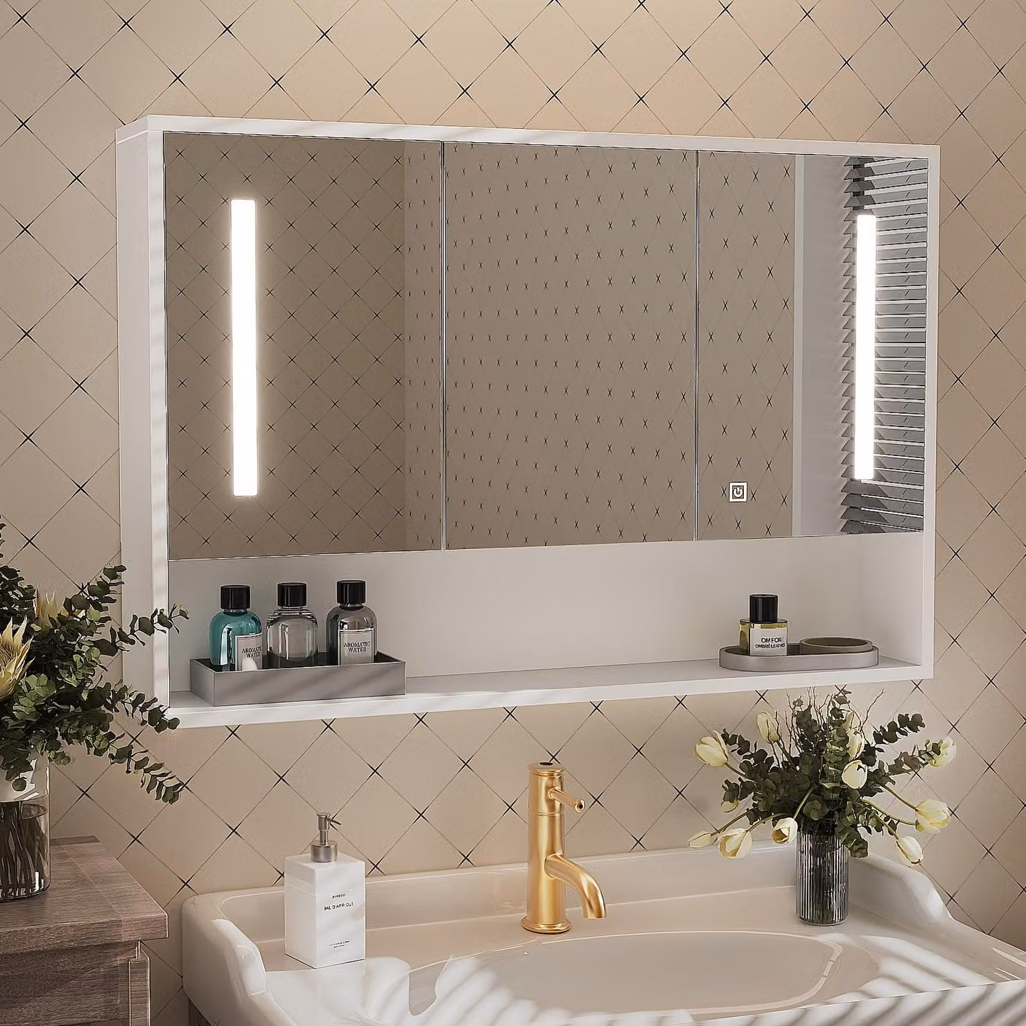 Mobiletto da bagno con armadietto – Cassetta porta medicinali in legno con sensore touch a LED e alimentazione USB – 3 ante e specchio