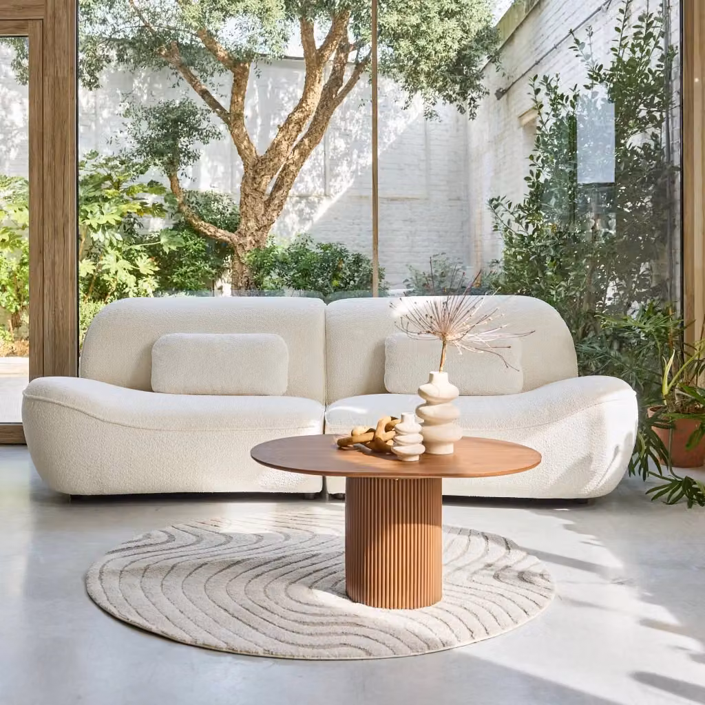 Divano moderno a 3 posti in tessuto bouclé bianco con cuscini inclusi L: 265 cm, P: 85 cm, H: 84 cm – 2