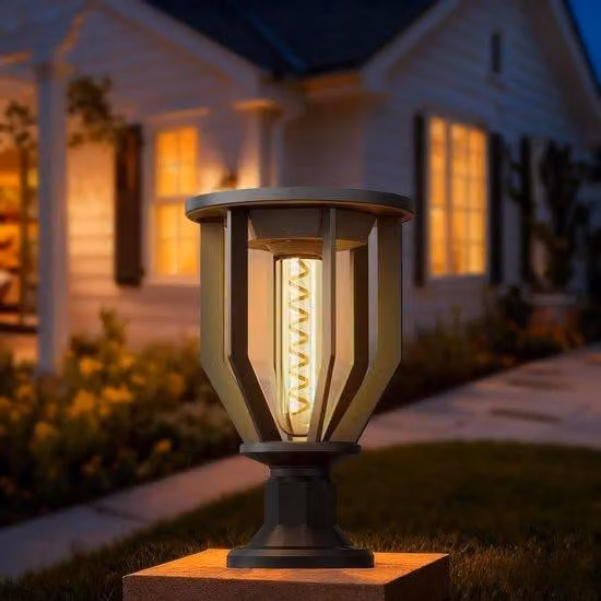 Lampada solare da esterno – Faretto solare impermeabile con batteria integrata da 2000 mAh, si accende automaticamente dal tramonto all'alba, emette una luce bianca calda a 2200 K, ideale per spazi esterni quali giardini, cancelli, recinzioni e terrazze