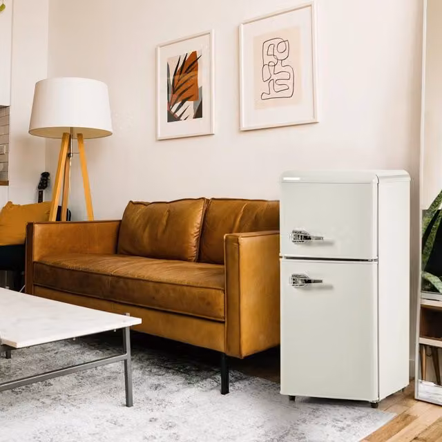 Frigorifero combinato retrò a doppia porta 60 L; 22 L congelatore; crema; classe energetica E