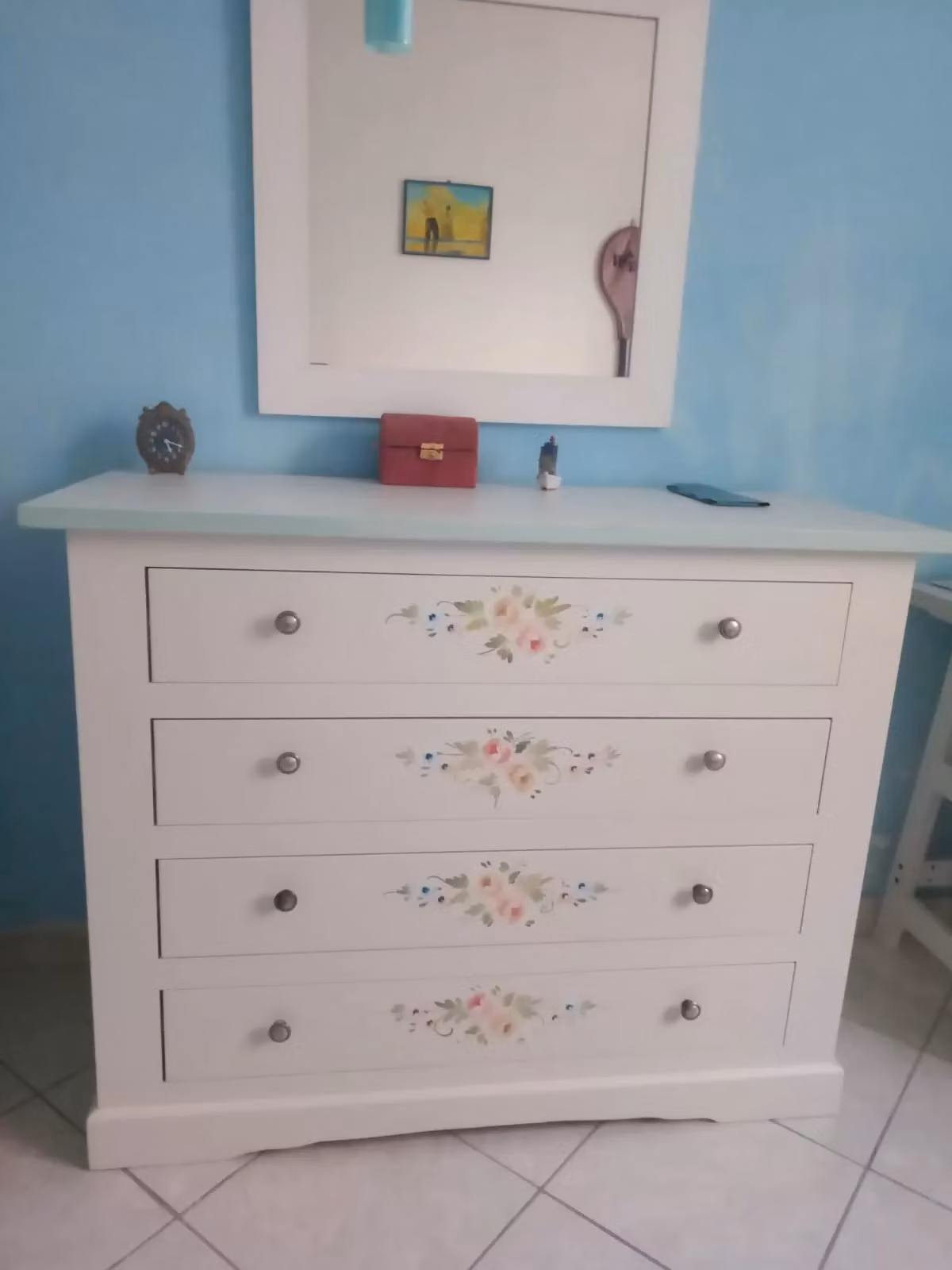 Cassettiera in legno con 4 cassetti in stile shabby chic bianco con decori floreali Mobili 2G L: 115 cm, P: 50 cm, H: 90 cm – 3