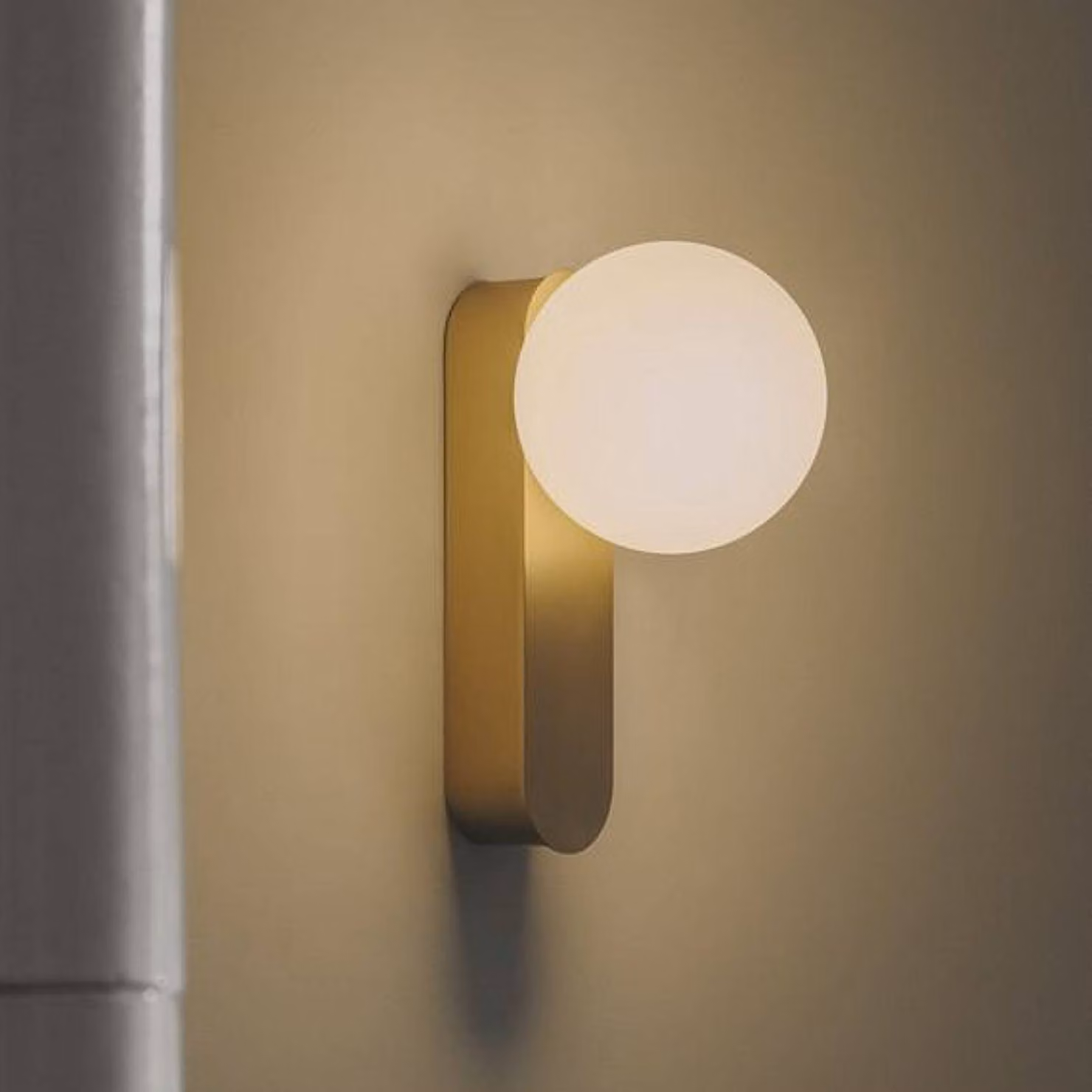 LEDS-C4 Applique da parete Perlina, dimmerabile, Ottone / Oro, Bagno, Metallo, Moderno, Applique