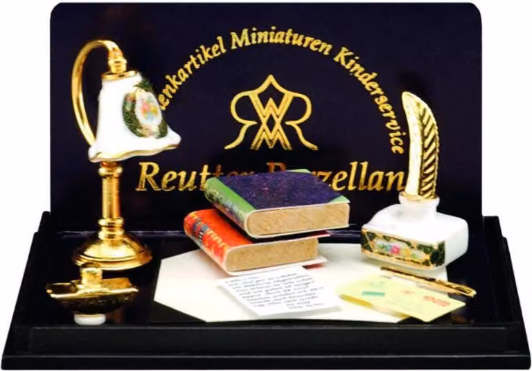 Set da scrivania in miniatura in porcellana per la casa delle bambole
