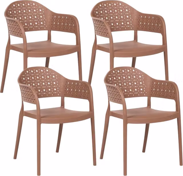 Set di 4 sedie da giardino impilabili BELIANI in materiale sintetico marrone con braccioli, stile scandinavo per esterni e interni