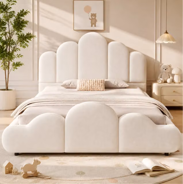 Letto per bambini 140x200 cm in velluto beige; imbottito con angoli arrotondati