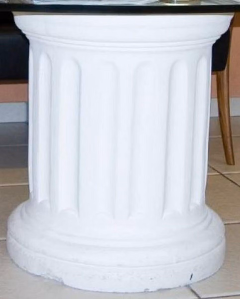Casa Padrino Piedistallo barocco bianco Ø 48 x H. 59 cm - Magnifico piedistallo da giardino in stile barocco - Piedistallo rotondo in pietra per la decorazione del giardino - Accessori barocchi per la decorazione del giardino e della terrazza