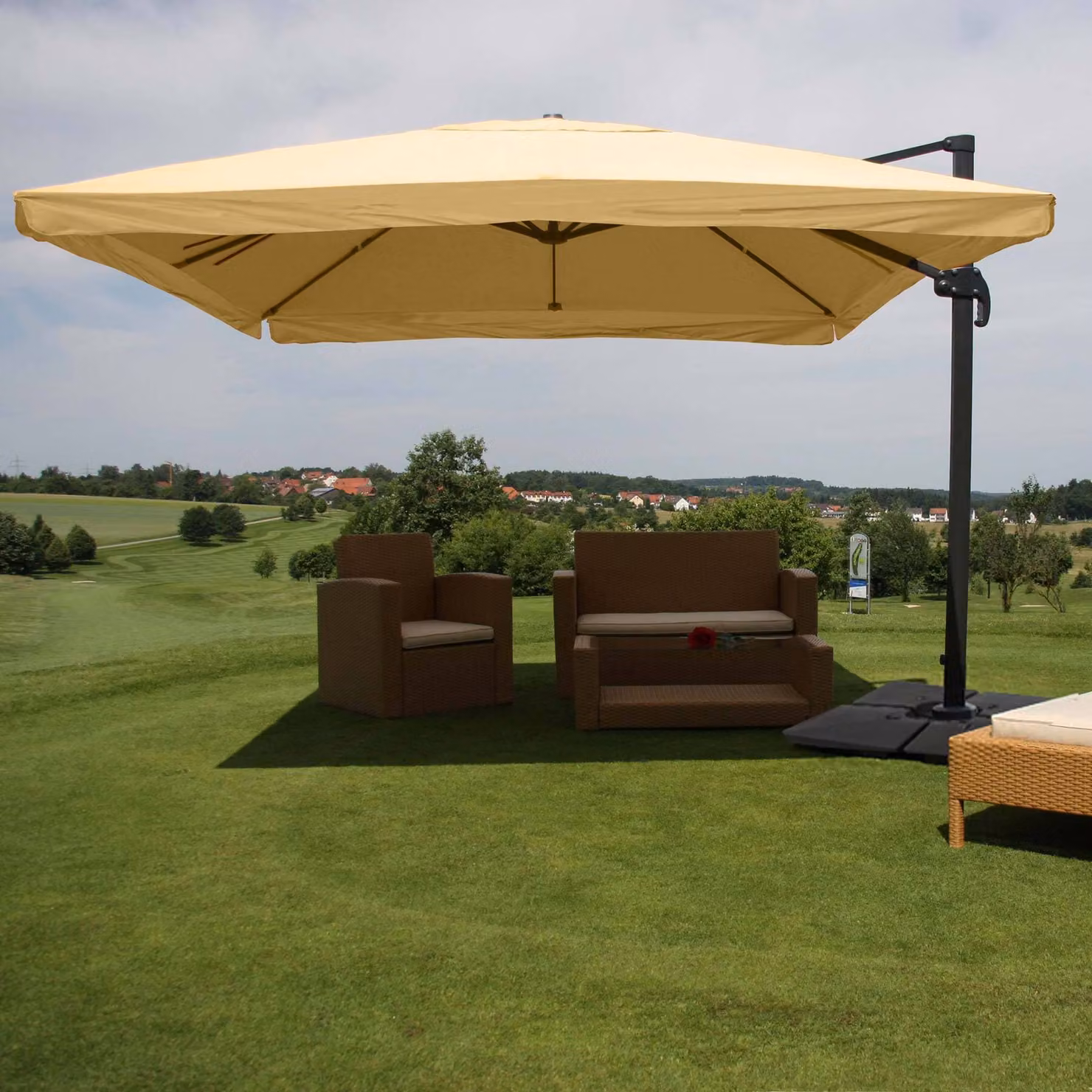 Ombrellone a semaforo per la ristorazione MCW-A96, 3x4 m (Ø 5 m), poliestere, alluminio/acciaio, 26 kg ~ Flap, color crema con base, girevole