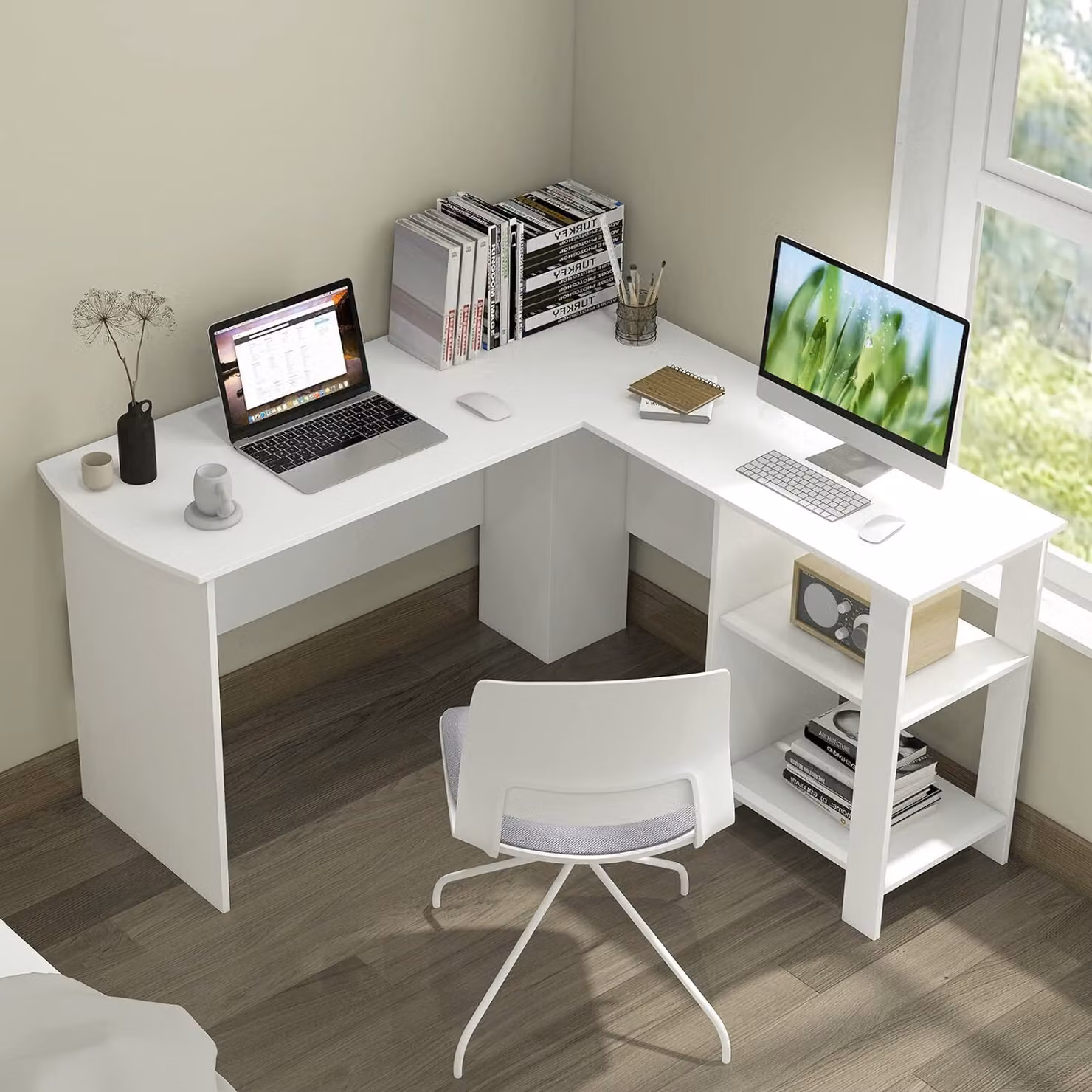 Scrivania angolare a L con 3 ripiani, scrivania salvaspazio, scrivania per computer, scrivania per ufficio dal design industriale, 130x130x72,3 cm (bianco)