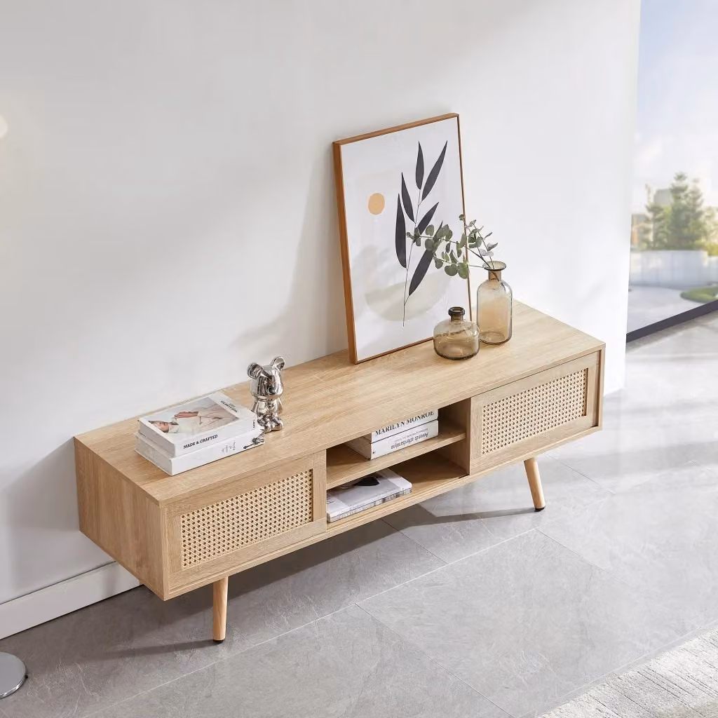 Mobile porta TV OKWISH in rattan e MDF color sabbia per soggiorno con 2 ante scorrevoli e 3 ripiani, L/P/H: 140 x 40 x 45 cm – 2