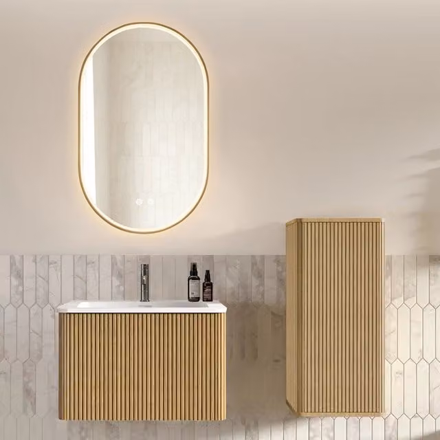Mobile da bagno sospeso con lavabo specchio LED e colonna contenitore in MDF color rovere con ante scanalate