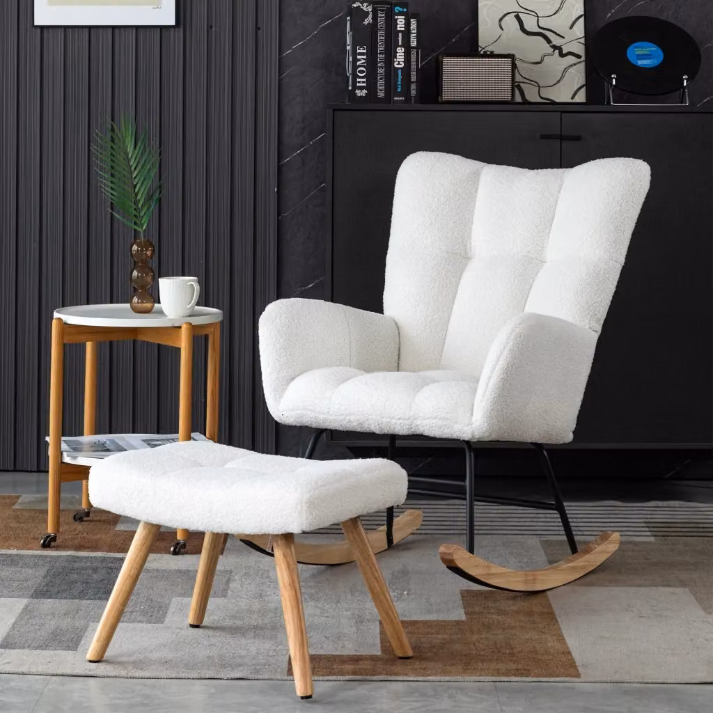 Poltrona a dondolo ergonomica OKWISH con poggiapiedi integrato in legno di caucciù e rivestimento in bouclé bianco – 2