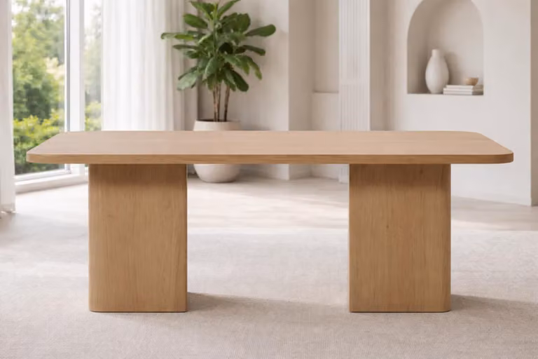 Tavolo da cucina elegante, tavolo da pranzo beige di stile, mobili da pranzo in legno naturale