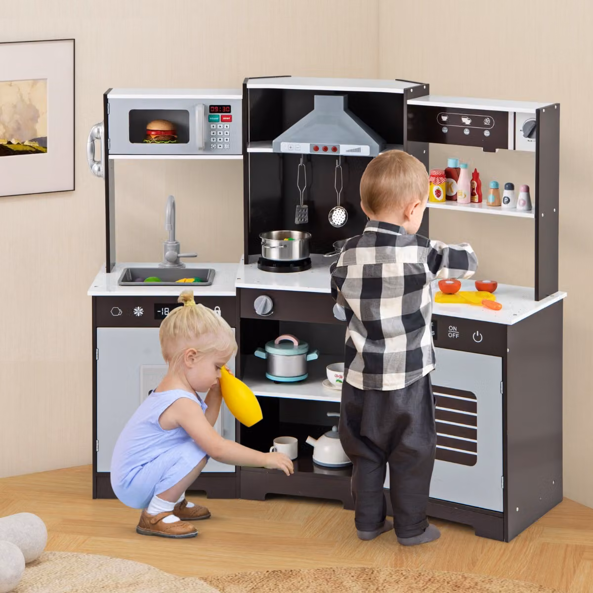 Cucina giocattolo in legno Costway con cappa, macchina del ghiaccio e lavello, Marrone e Bianco per bambini dai 3 anni in su