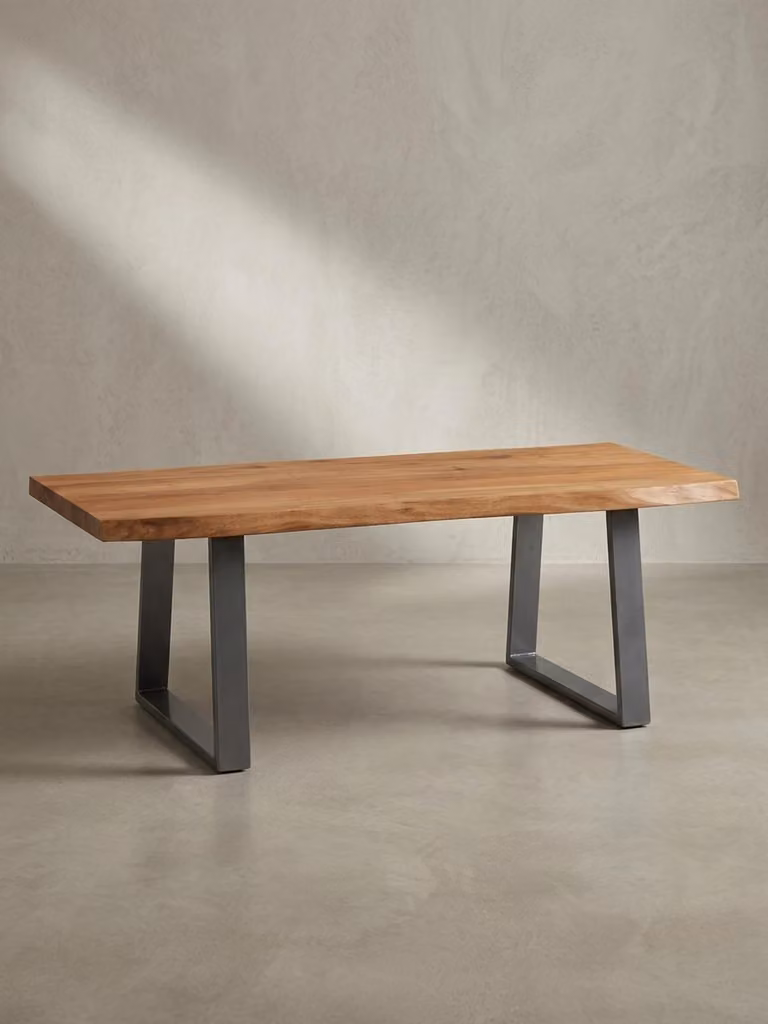 Tavolino da salotto 120x60x46 cm in legno massello di acacia / metallo con bordo naturale, tavolino da salotto di design rettangolare, tavolino da divano marrone, tavolino da caffè con gambe trapezoidali cromate