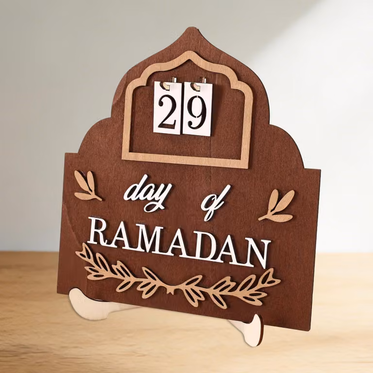 Calendario dell'Avvento in legno a tema Ramadan, dimensioni 20x19,5 cm, color marrone