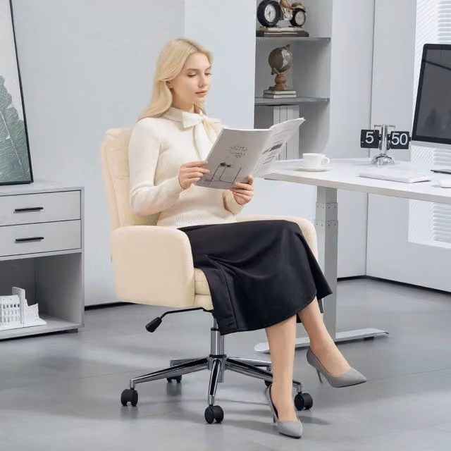 Sedia da ufficio ergonomica girevole OKWISH con braccioli in tessuto beige