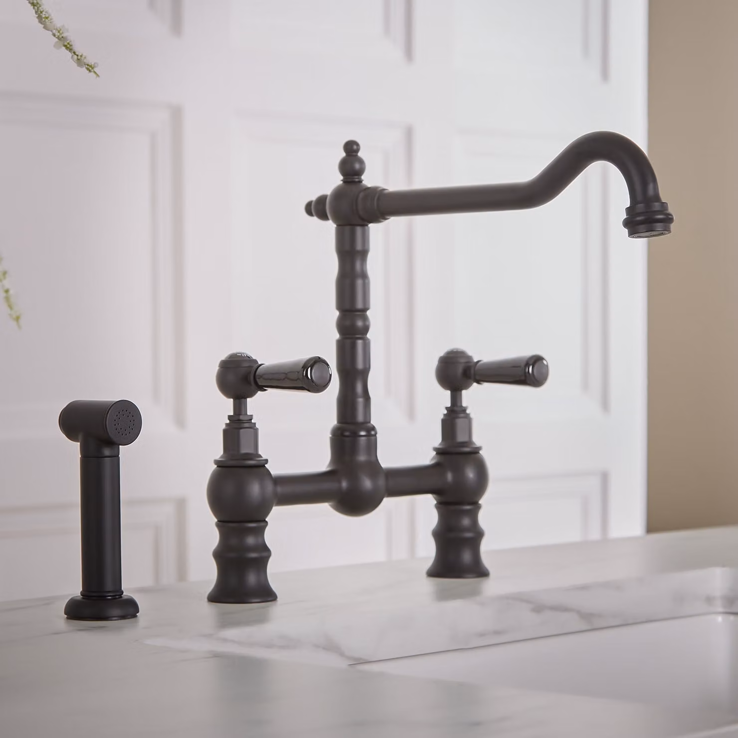 Miscelatore Classico da Cucina con Ponte a Gomito con Spray Estraibile Bicomando - Cromato e Nero