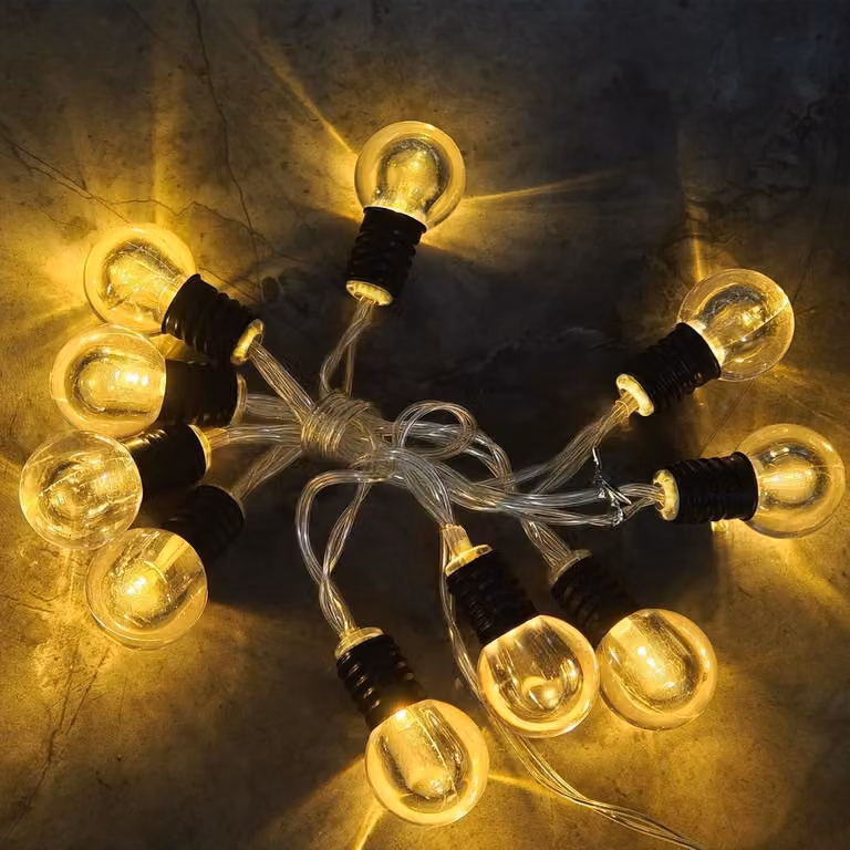 Catena luminosa a LED, con 10 mini-lampadine a luce calda, alimentata a batteria, con timer, lunghezza 1,2 metri