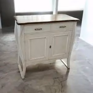 Credenza in legno Shabby chic 2 ante sagomata bianca anticato e noce scuro con maniglie infinito bronzo anticato