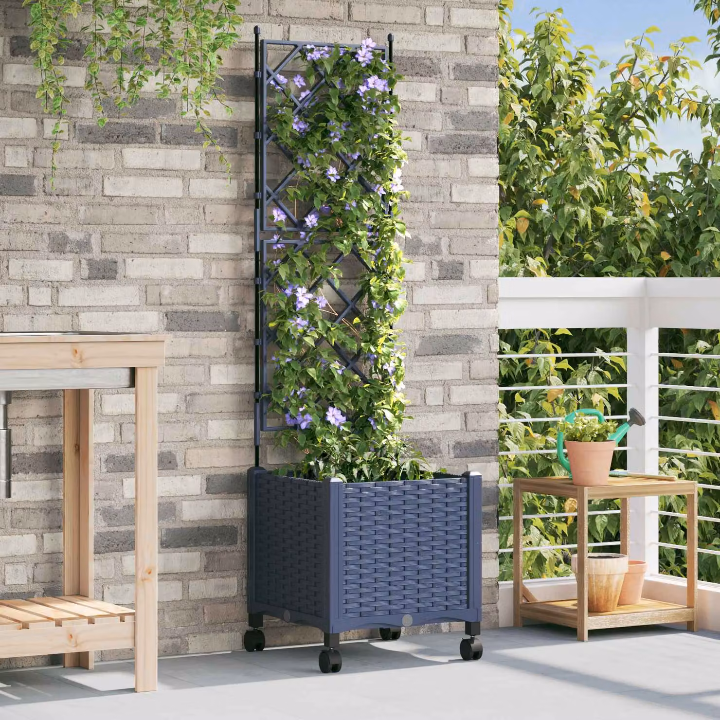 vidaXL Vaso da giardino con grigliato e ruote Grigio L/P/H: 40 x 40 x 149 cm