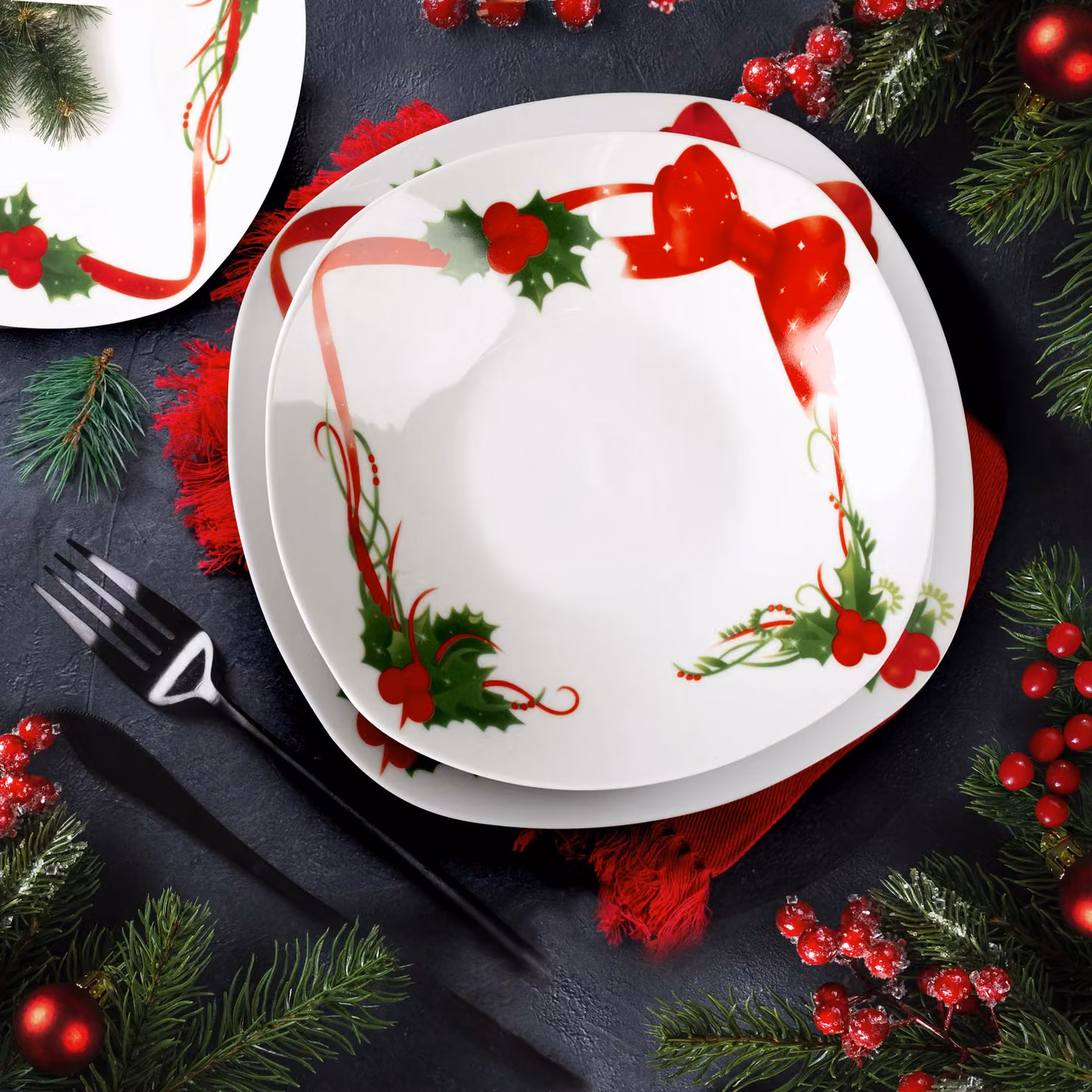 Servizio di piatti Merry Ribbon Vestiamo Casa in porcellana con decoro floreale rosso e bianco, 18 pezzi – 2