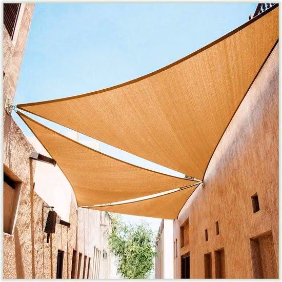 Tenda triangolare da esterno in HDPE per terrazze - Copertura - Dimensioni: 3,96 x 6,7 x 7,8 metri