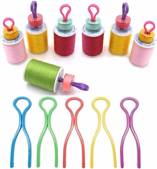 100 pezzi di fermagli per bobine "Spool Buddies" - Accessori per macchine da cucire - Fermagli per bobine (5 colori)