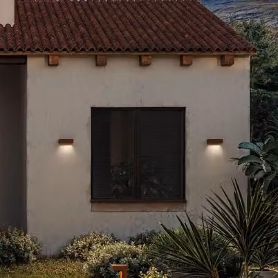 Lampada da parete Forward Zafferano con 3 luci LED asimmetriche in alluminio e vetro marrone, 15.5W 3000K IP54 per illuminazione esterna professionale – 2